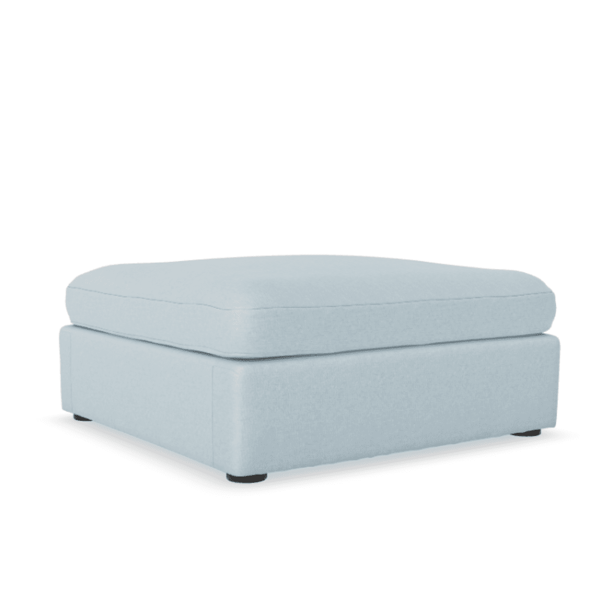 Lucie Fotpall Baby Blue. Stor, fyrkantig sittpuff i ljusblå chenille som tillhör vårt modulära soffsystem Lucie.