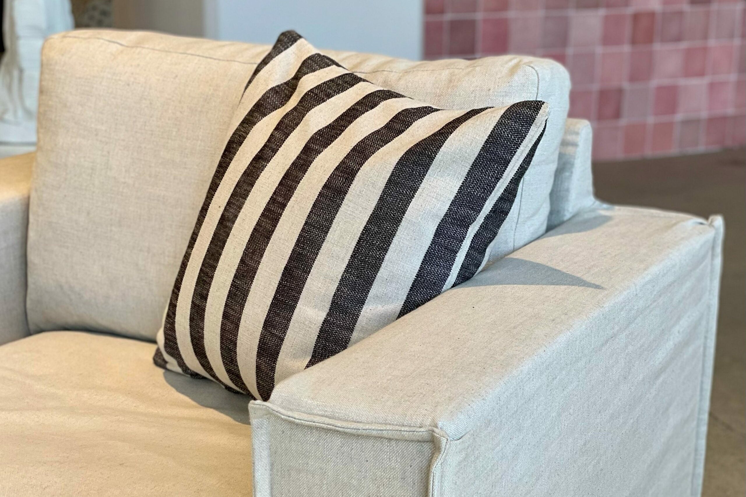 Luca Armchair Off White fåtölj linne beige ljusgrå Melimeli