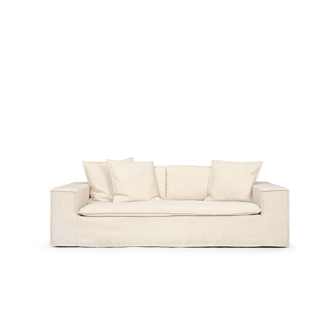 Luca 2-Sitssoffa Eggshell är en krämvit soffa i bouclé från Melimeli
