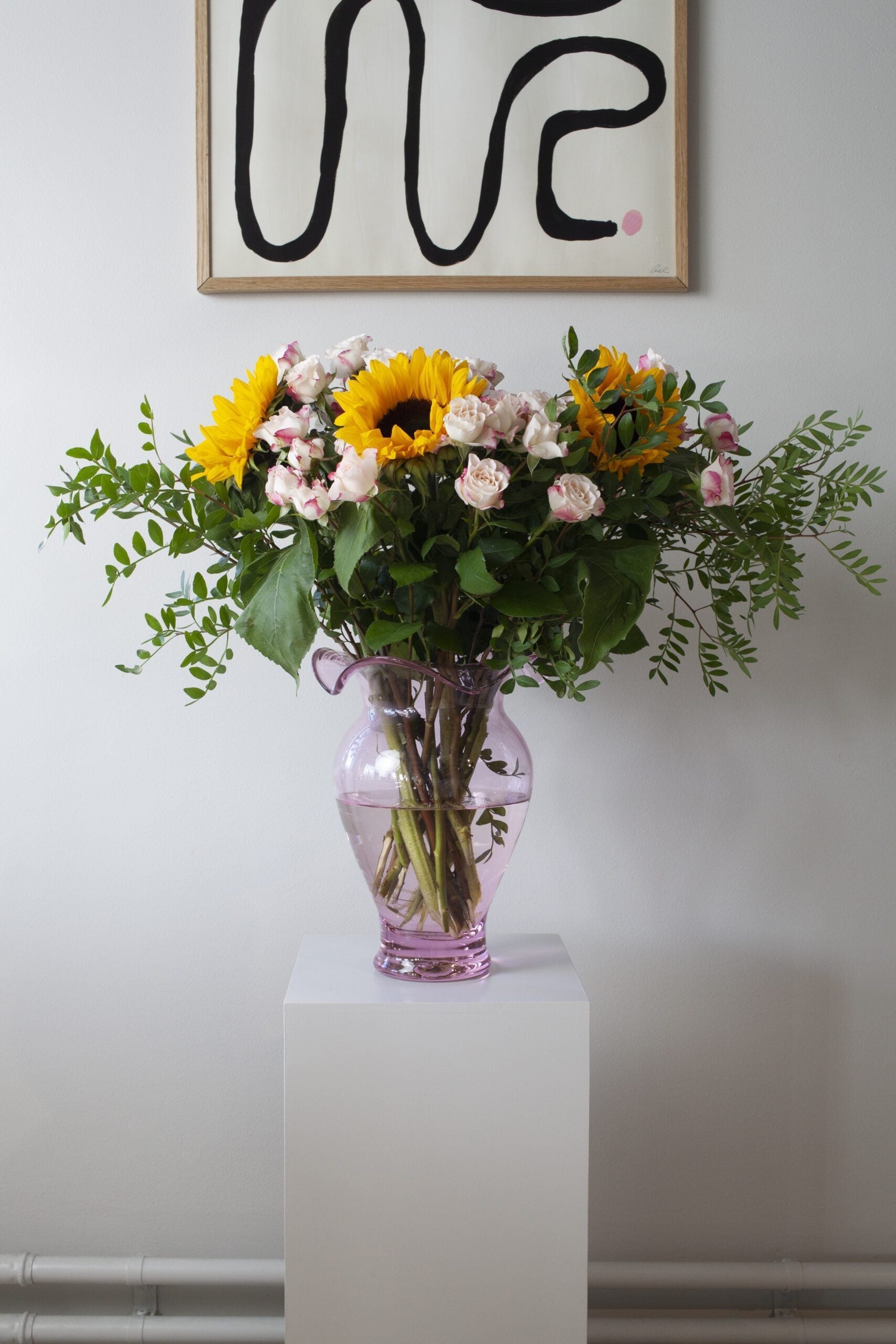 Vas Fiore Rosa är en handblåst glasvas från Melimeli. Tillverkad av Reijmyre