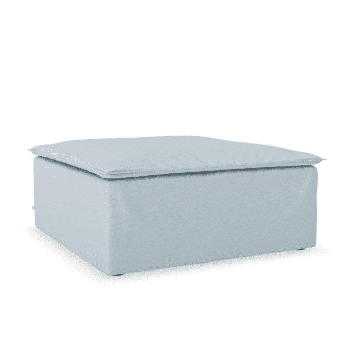 Luca Fotpall Baby Blue. Fotpall i ljusbrun chenille som passar perfekt till våra soffor Luca Original och Luca Grande. Luca är en stor sittpuff som därför kan användas som divan eller schäslong till din soffa, för skapa en extra sittplats framför TV:n eller som ett bord att ställa din frukostbricka på.