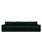 Lucie Grande 3-Sitssoffa Emerald Green. Lucie är en djup och rymlig modulsoffa i mörkgrön sammet.