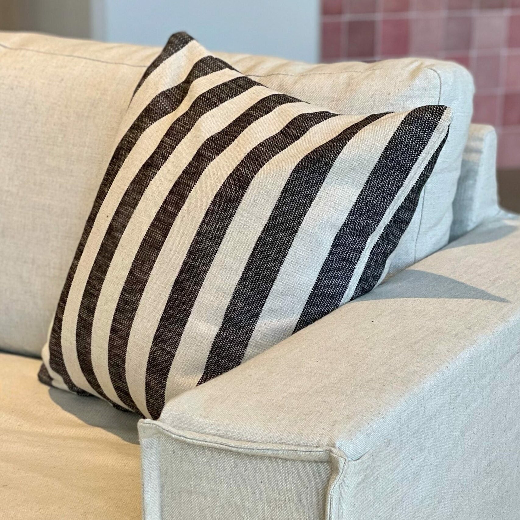 Luca Armchair Off White fåtölj linne beige ljusgrå Melimeli