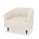 Carla Fåtölj Eggshell. Carla är en fåtölj i äggskalsvit bouclé med en tidlös och stilren design.